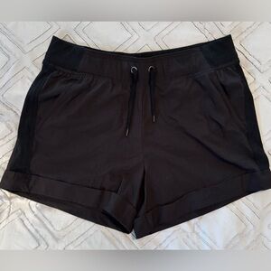 Champion cuffed hem draw string two front pocket one back pocket shorts. Medium